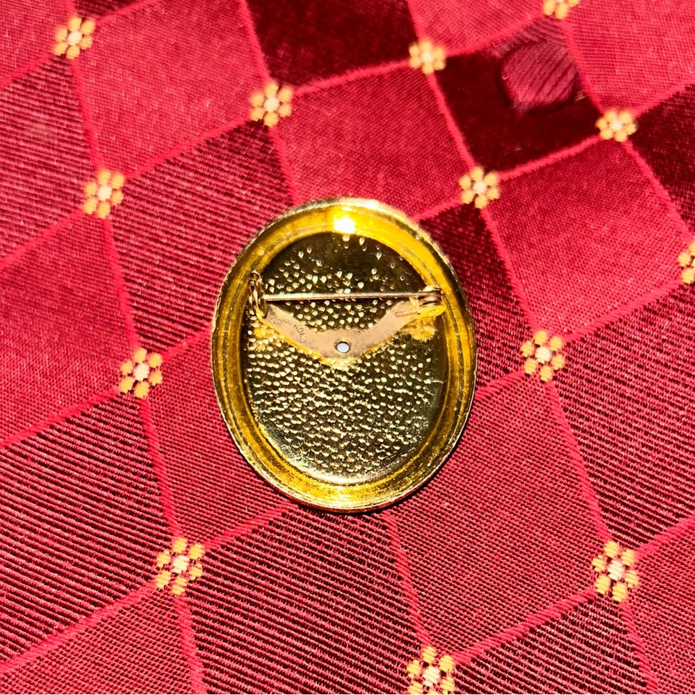 Vintage women’s portrait brooch - Picture 3 of 3